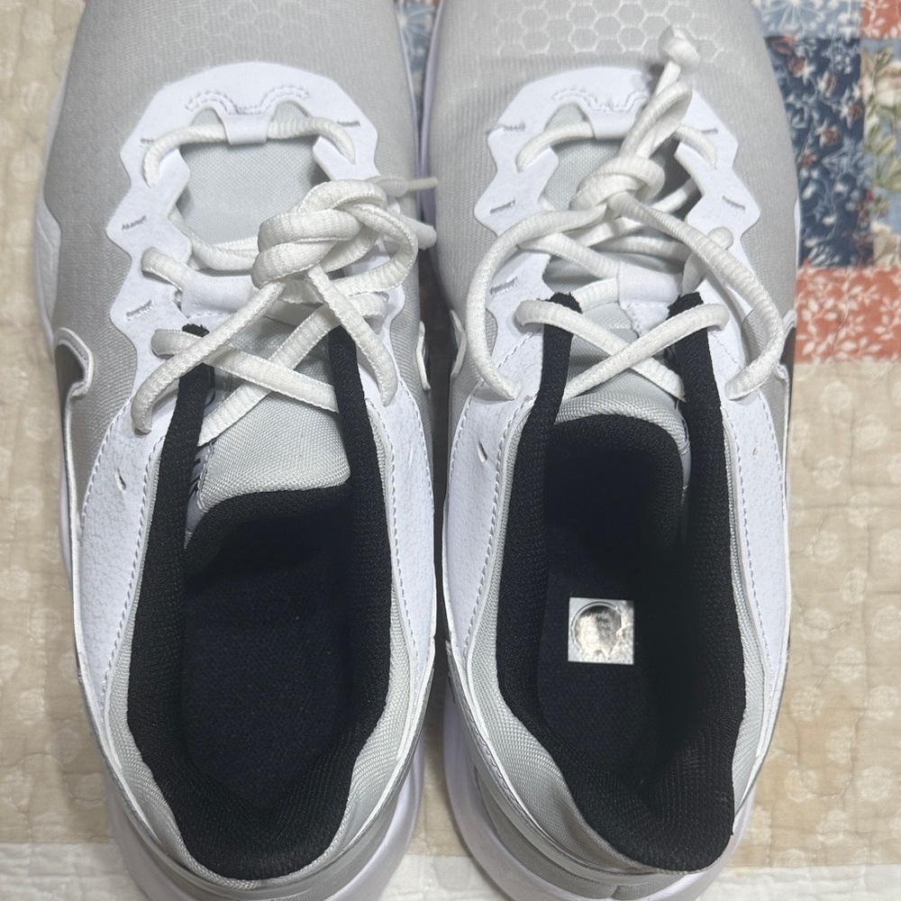 Nike Gray and Black Sneakers - Picture 3 of 6